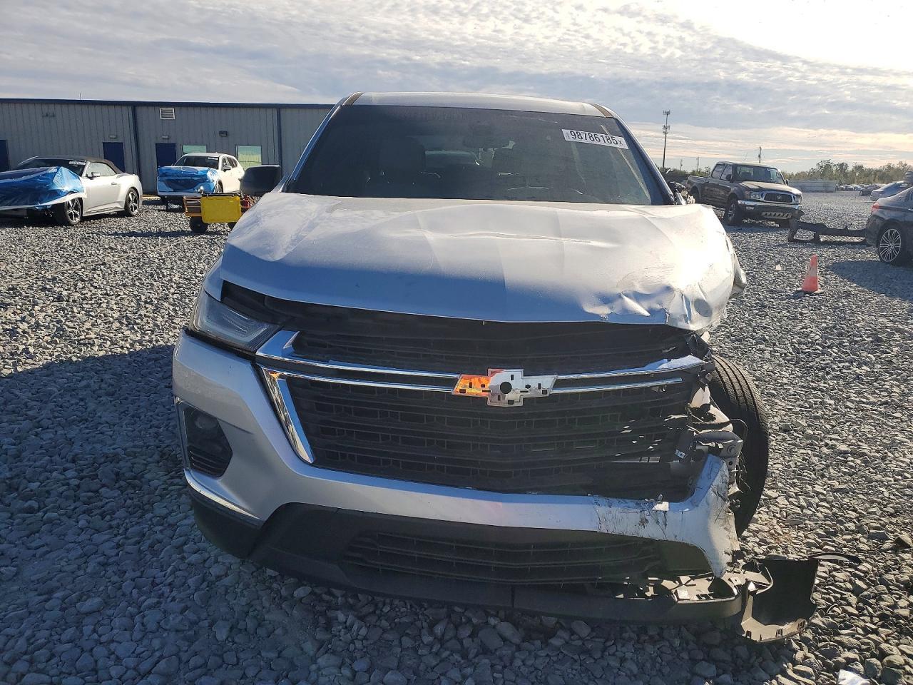 2022 Chevrolet Traverse Ls - Фото 5