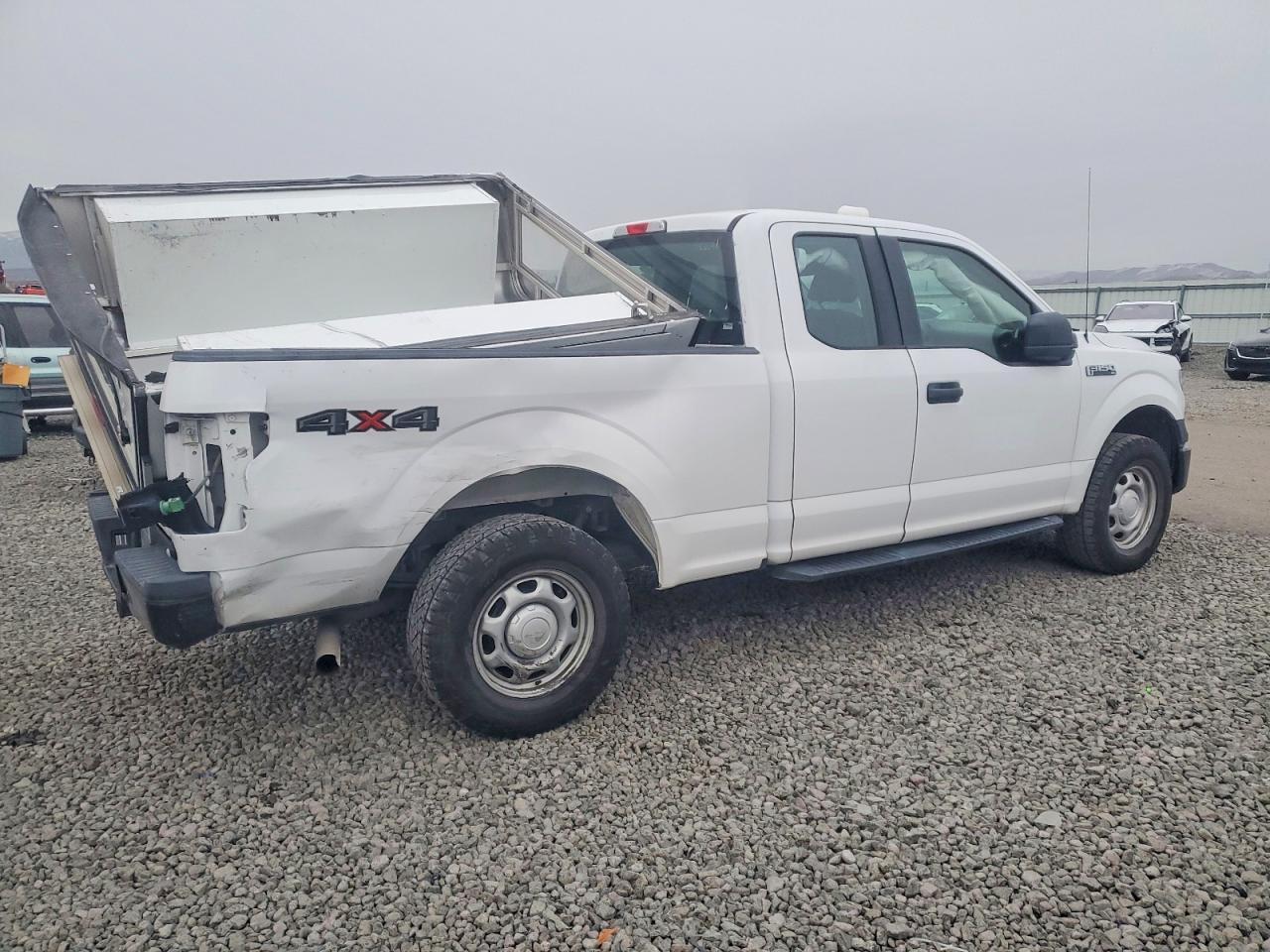 2016 Ford F150 Super Cab - Фото 3