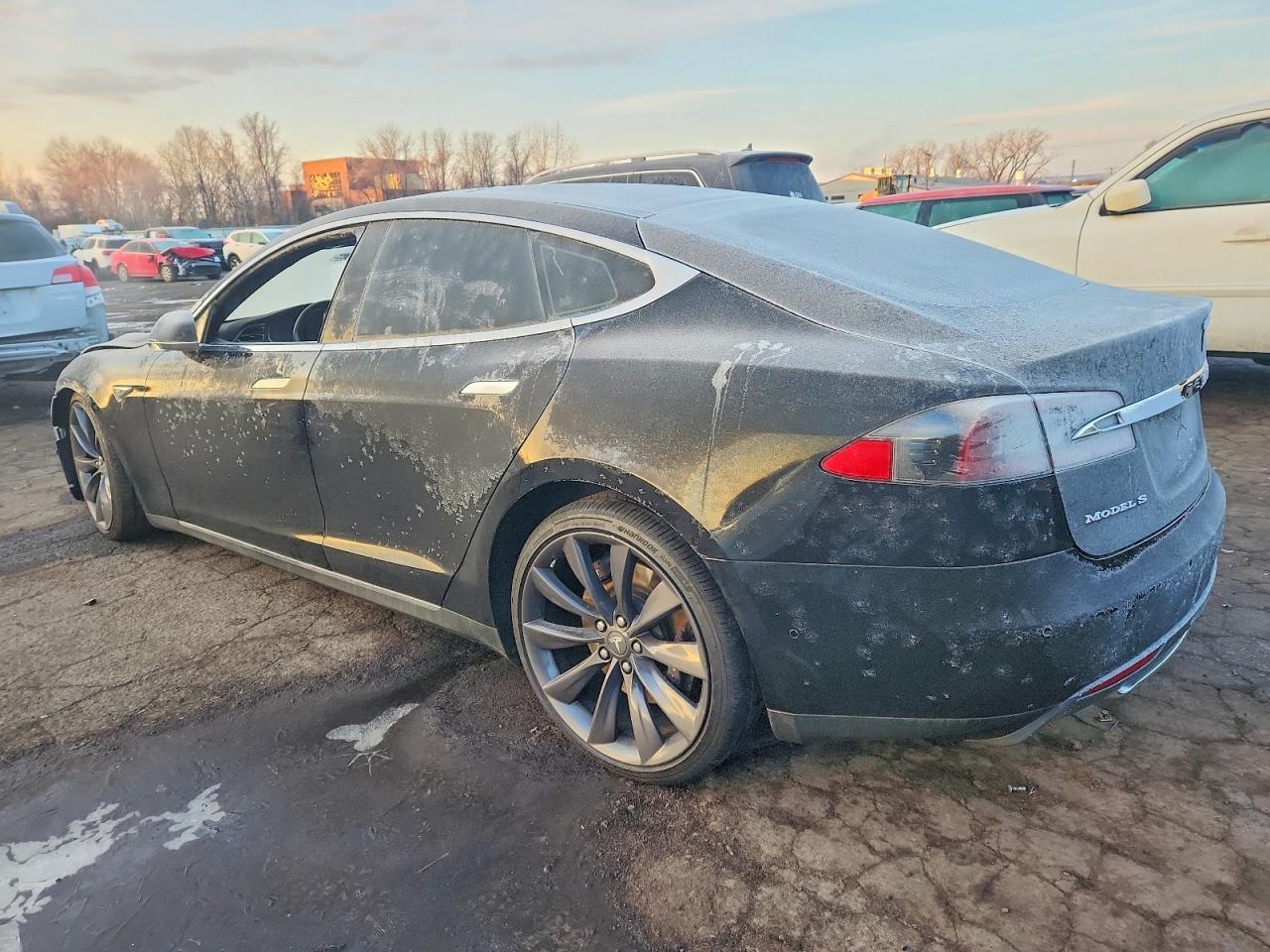 2015 Tesla Model S - Image 2