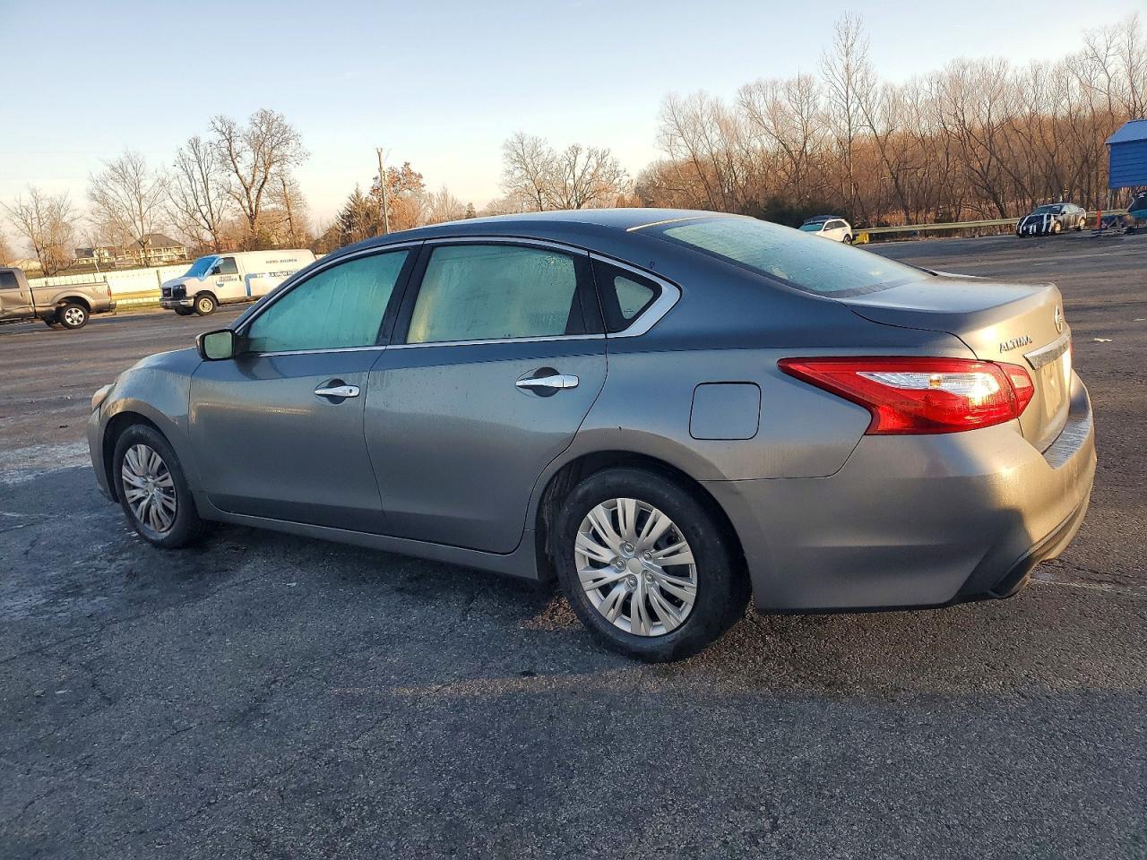 2017 Niss Altima 2.5 - Image 2
