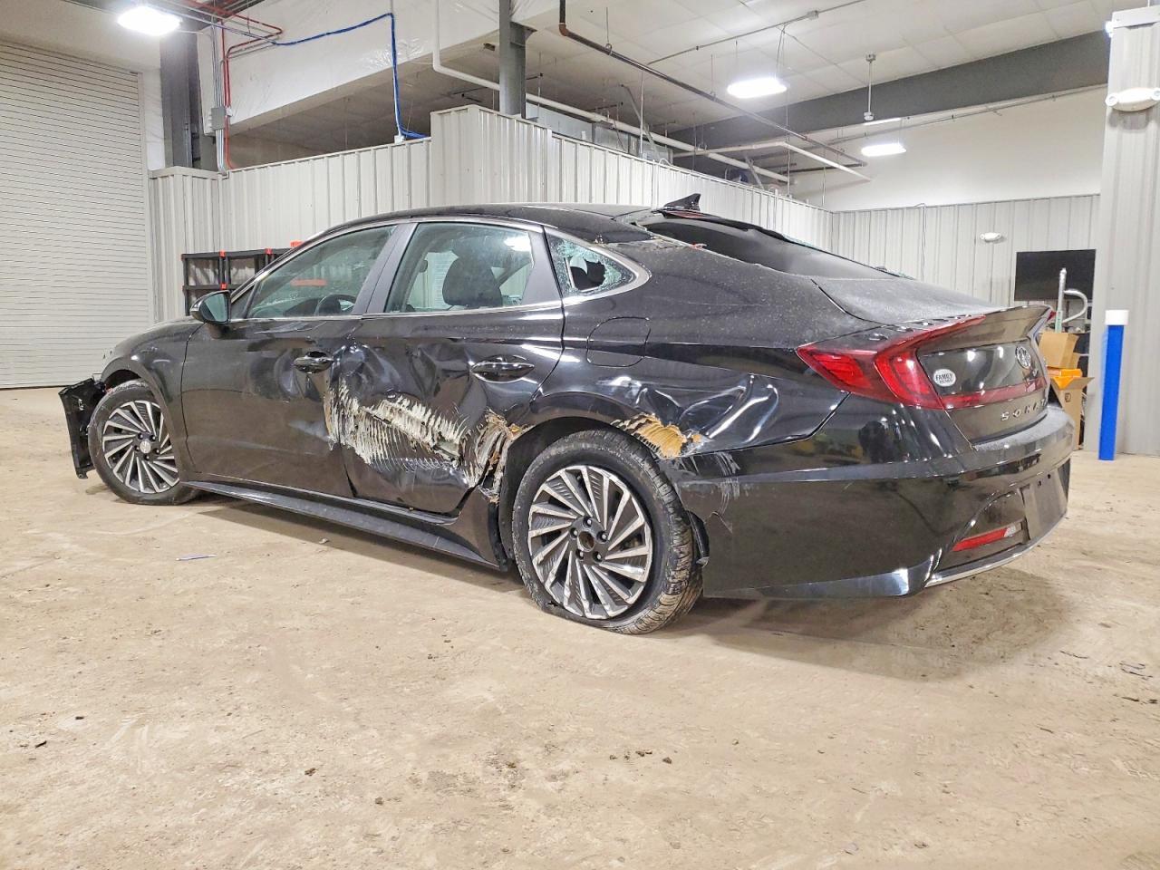 2022 Hyundai Sonata Hybrid - Image 2