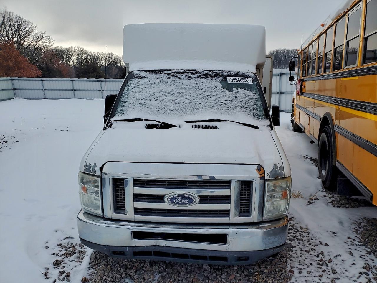 2011 Ford Econoline E350 Super Duty Cutaway Van - Фото 5
