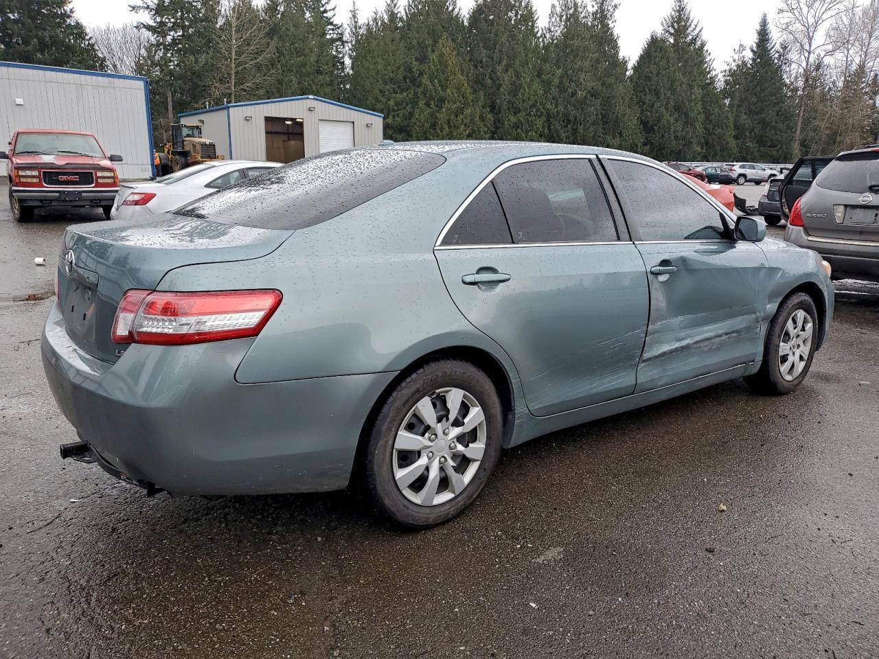 2011 Toyota Camry Base - Фото 3