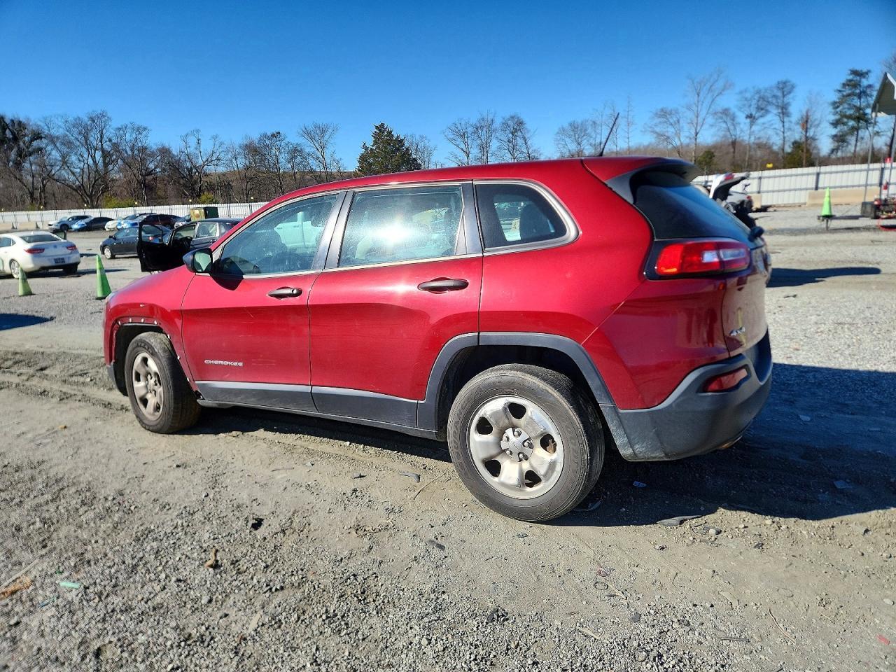 2015 Jeep Cherokee Sport - Фото 2