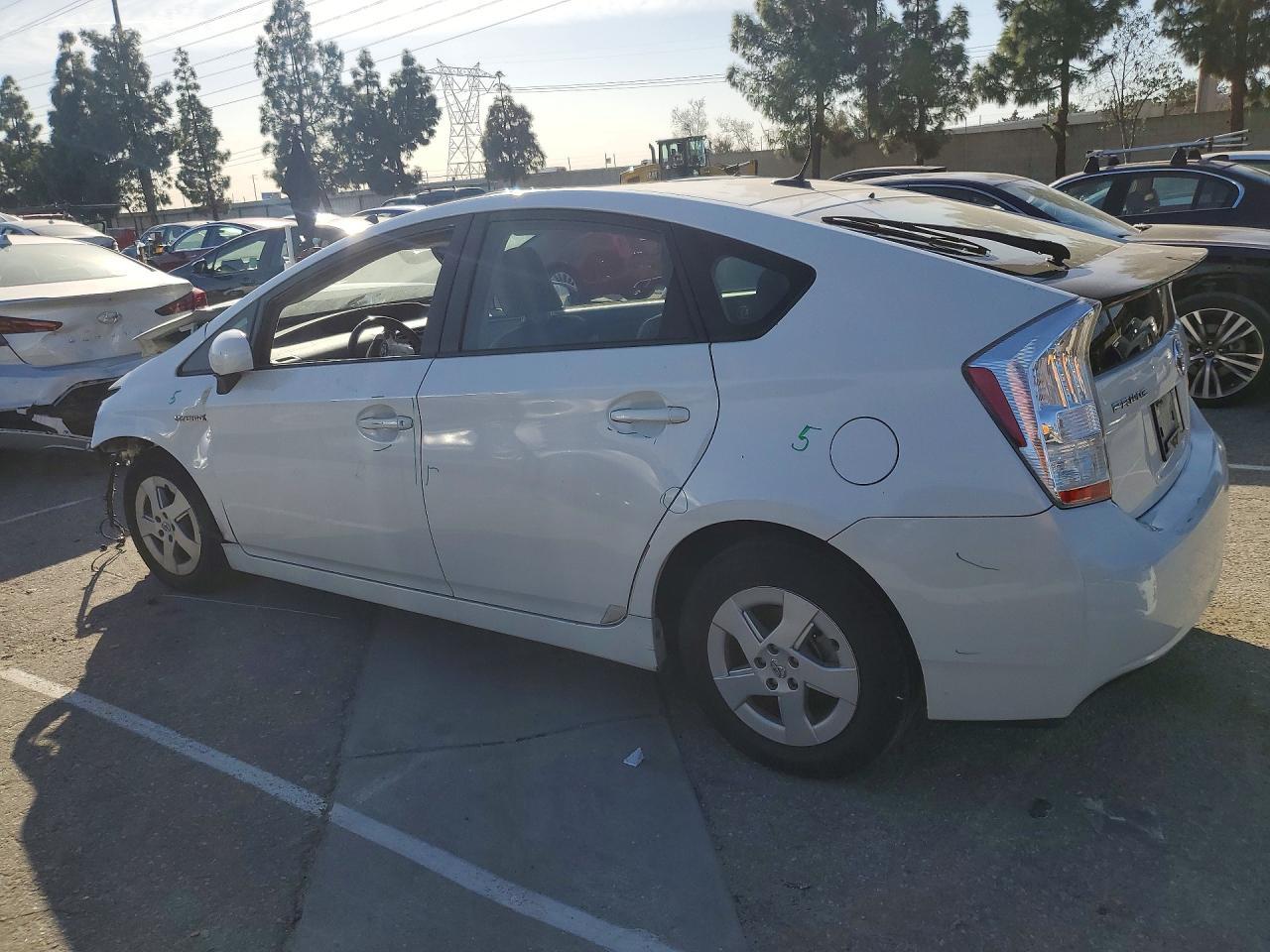 2010 Toyota Prius Iv - Фото 2
