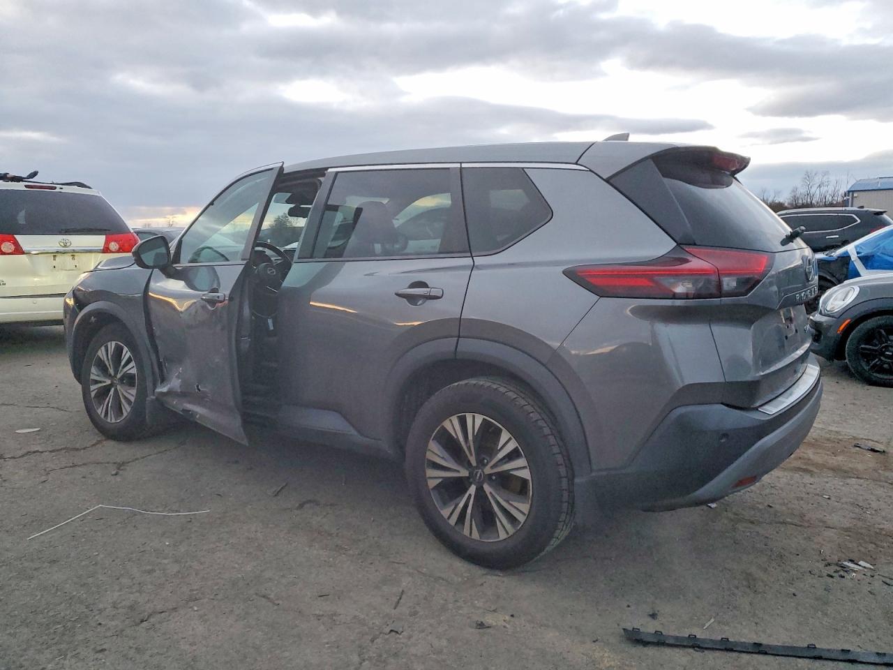 2022 Nissan Rogue Sv - Фото 2