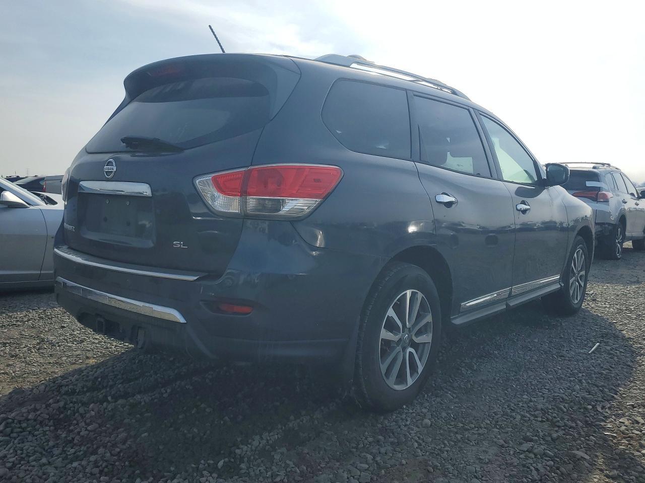 2013 Nissan Pathfinder S - Image 3