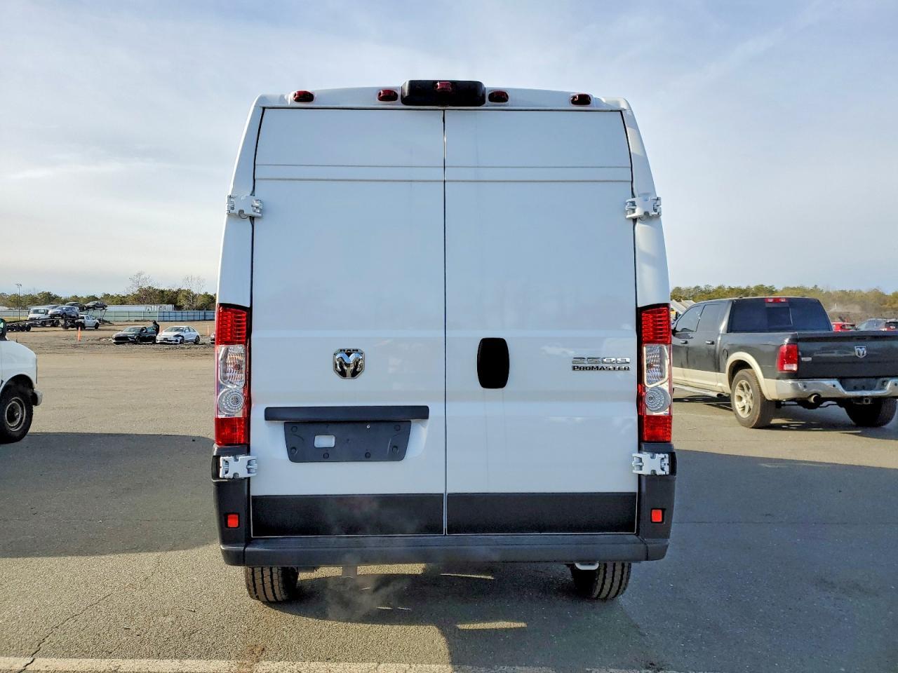 2025 Ram Promaster 2500 Delivery Van - Фото 6