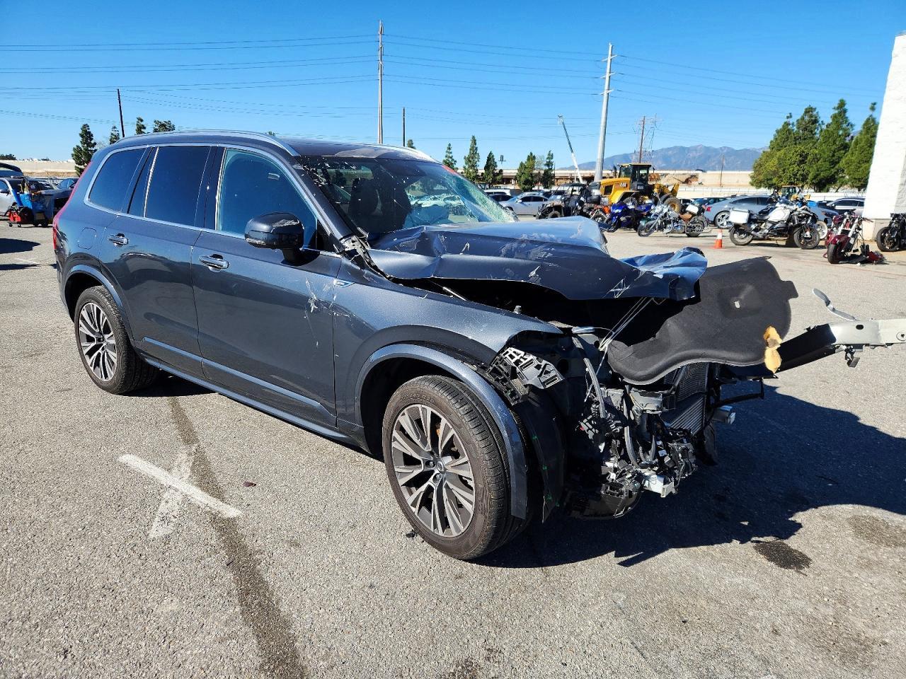 2022 Volvo Xc90 T6 Momentum - Image 4