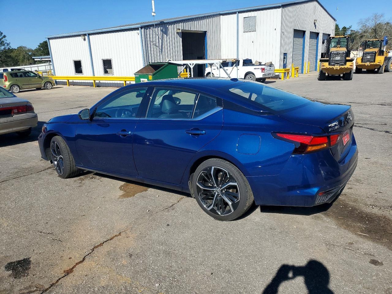 2024 Nissan Altima 2.5 Sr - Image 2