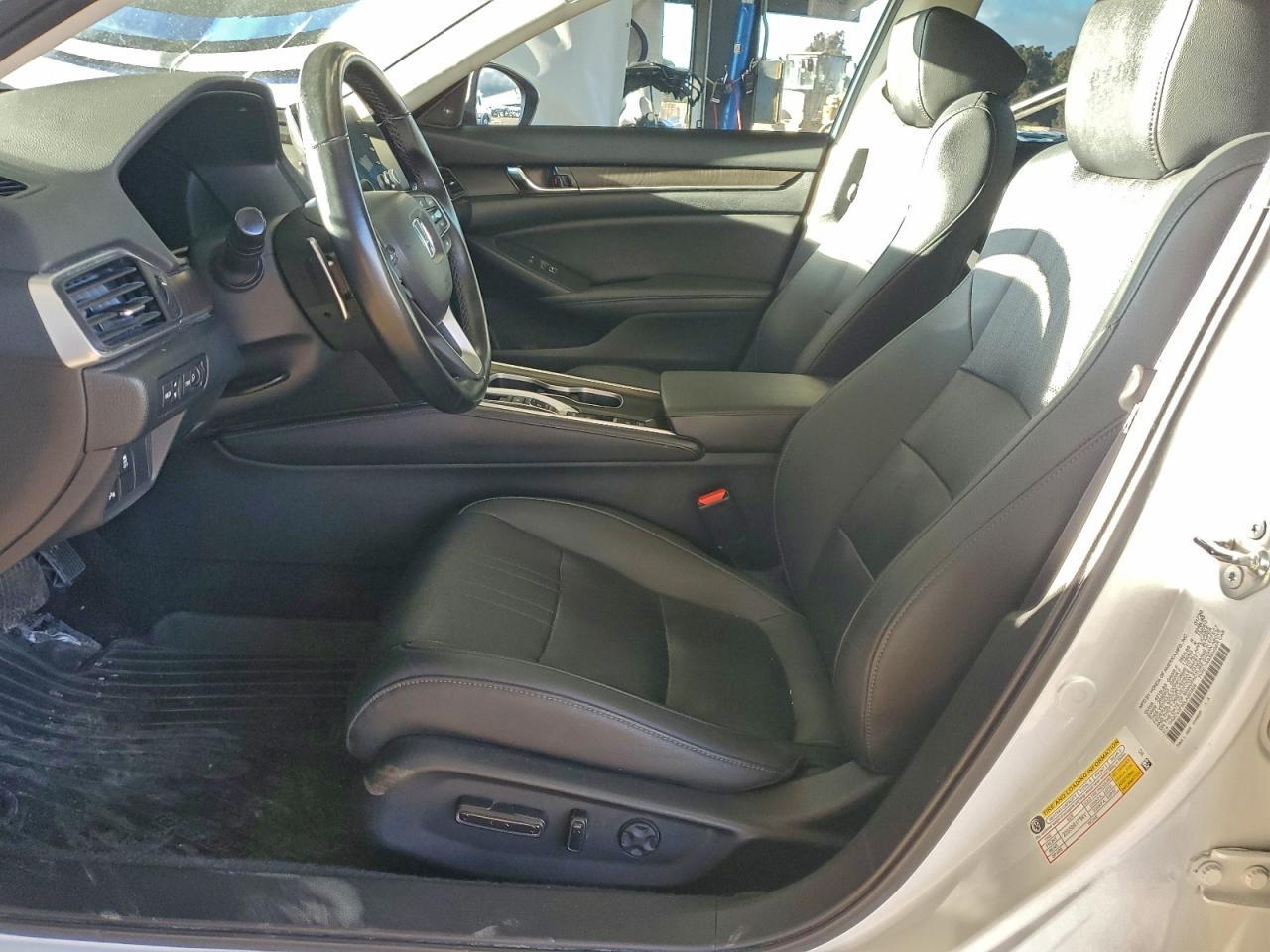 2020 Honda Accord Touring Hybrid - Фото 7