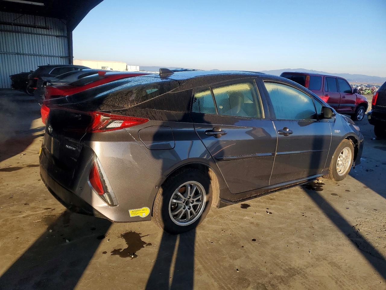 2022 Toyota Prius Prime Le - Фото 3