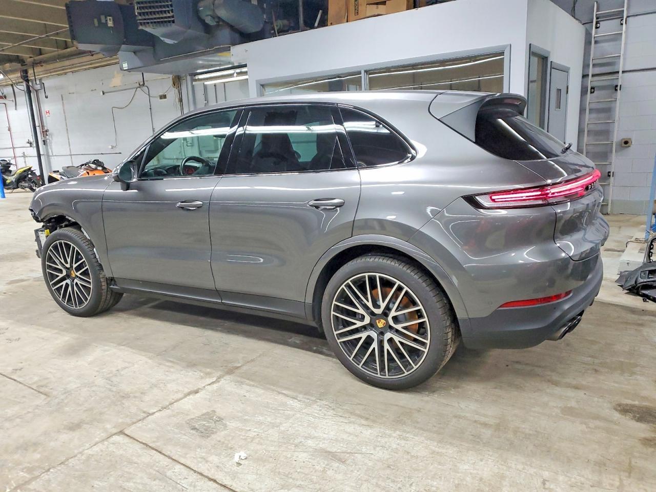 2024 Porsche Cayenne - Image 2