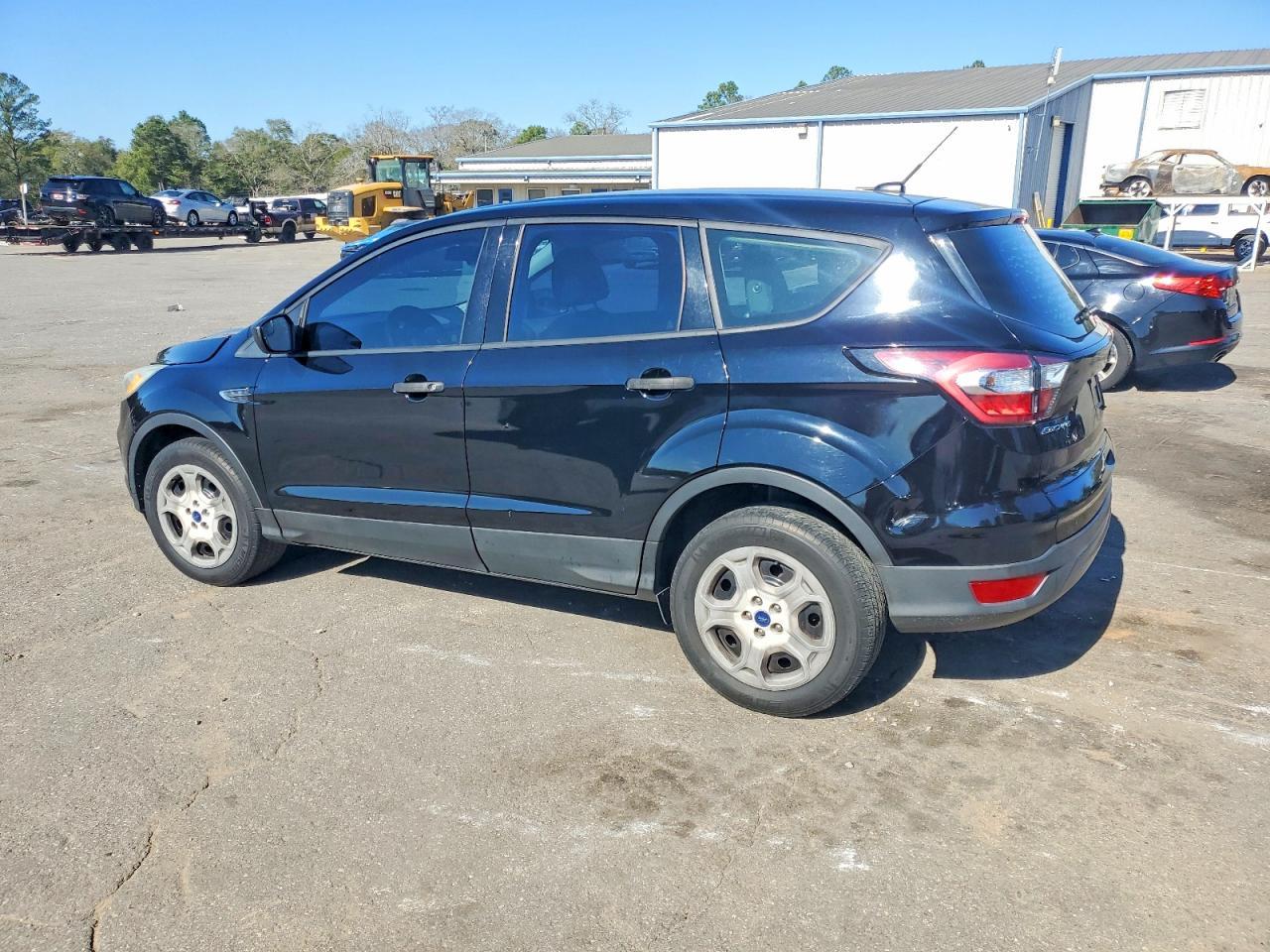 2017 Ford Escape S - Фото 2