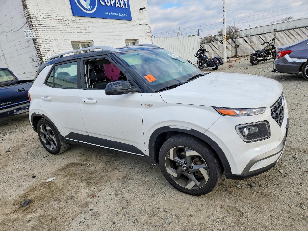 2023 Hyundai Venue Sel - Image 4