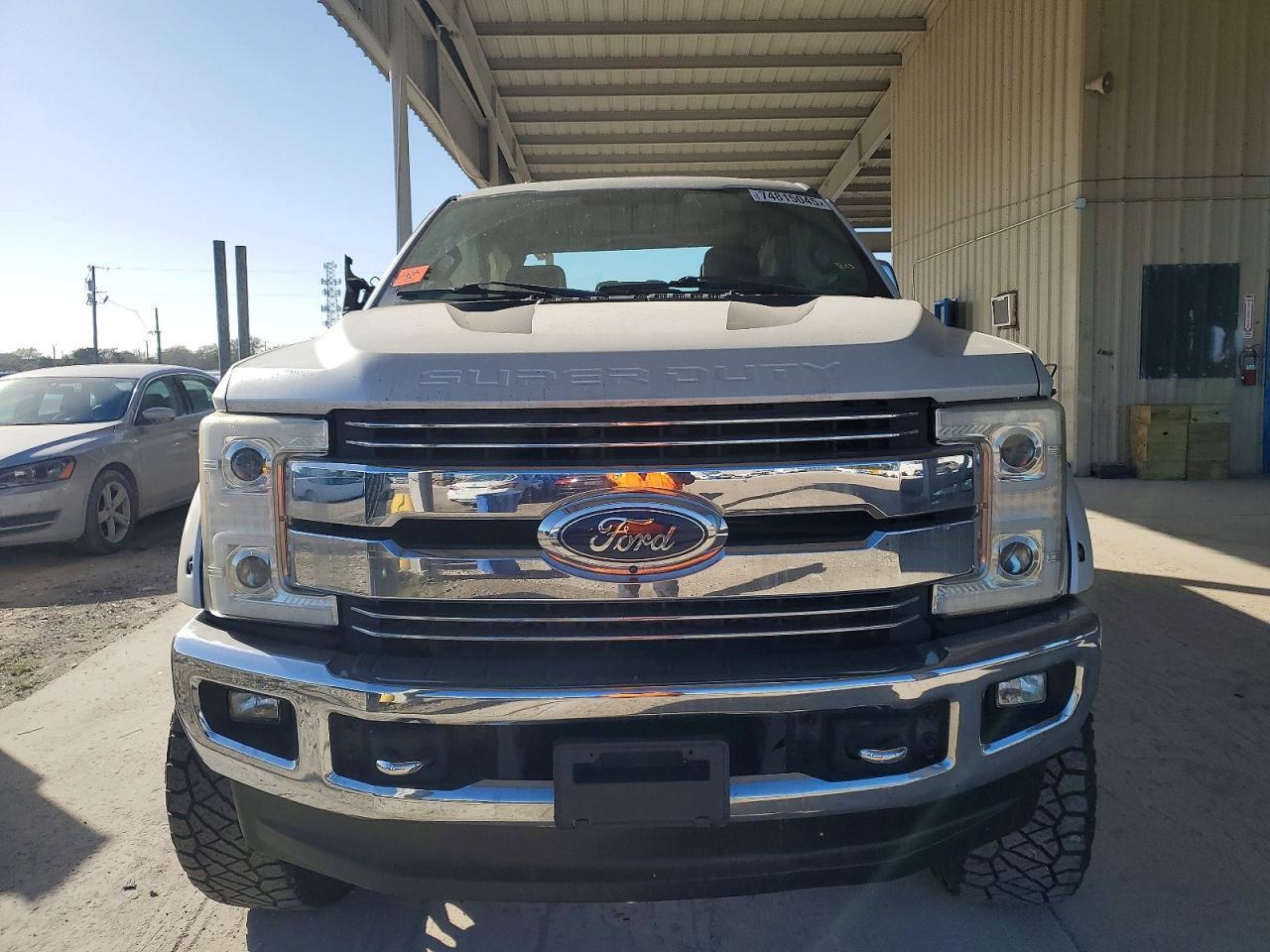2017 Ford F250 Super Duty - Image 5