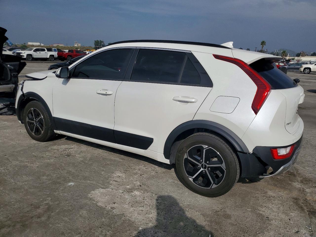 2023 Kia Niro Ex - Image 2
