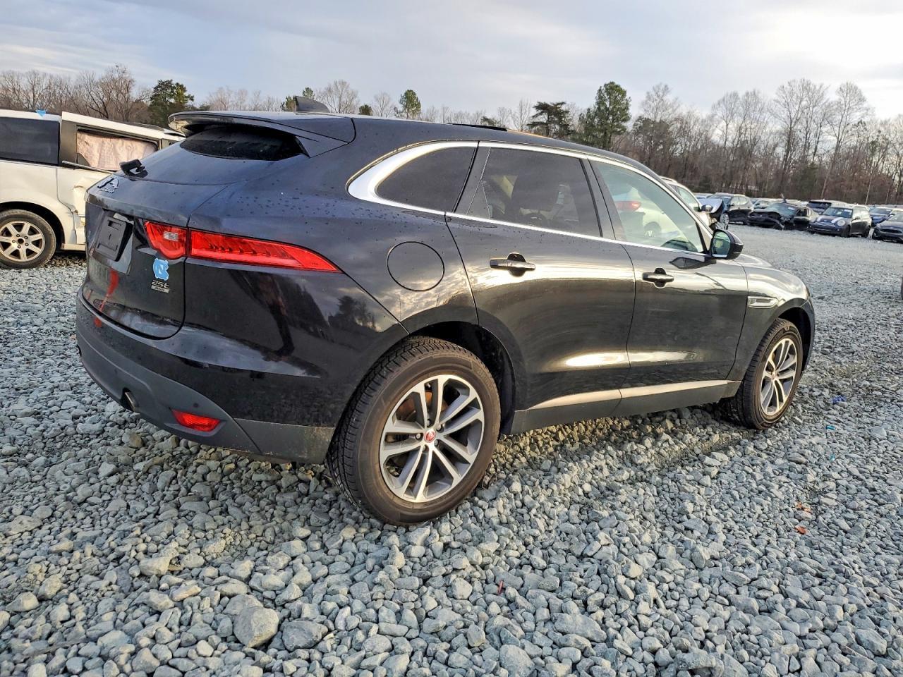 2020 Jaguar F-Pace Premium - Фото 3