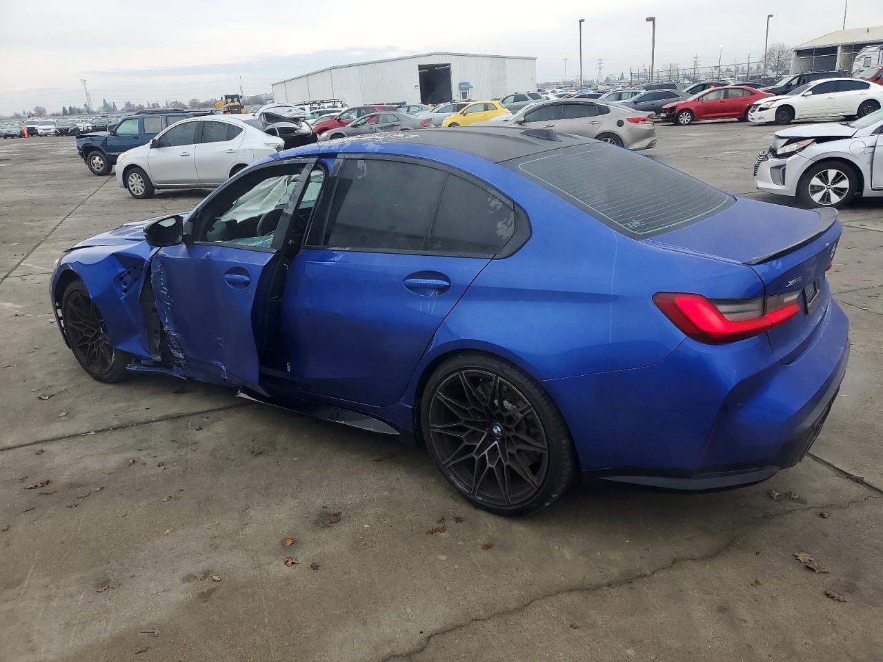 2025 BMW M3 Competition - Фото 2