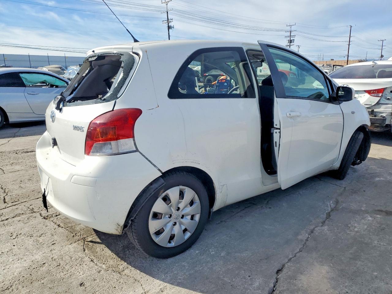 2010 Toyota Yaris - Image 3