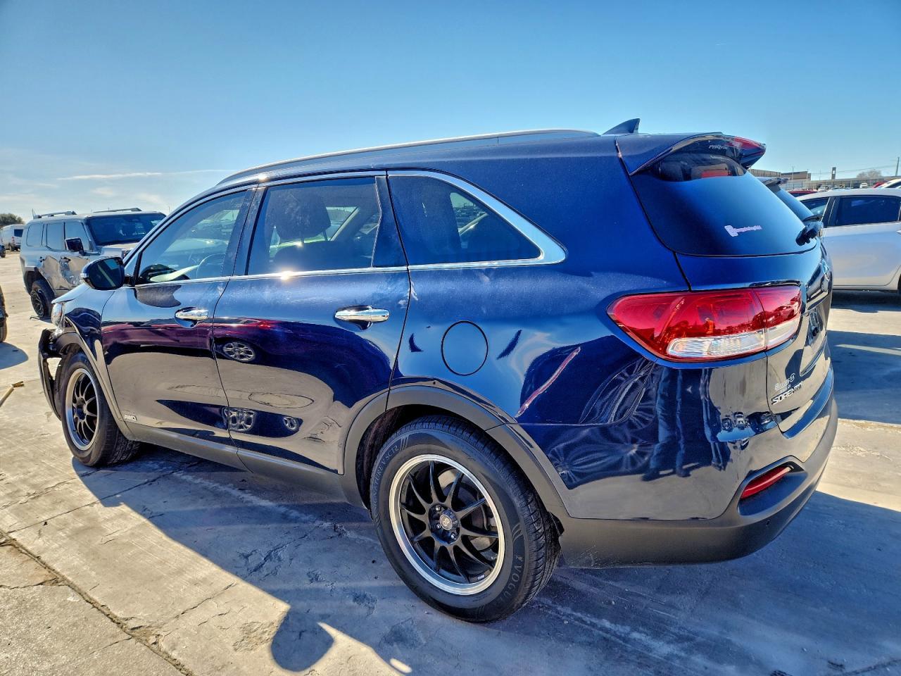 2017 Kia Sorento Lx - Image 2