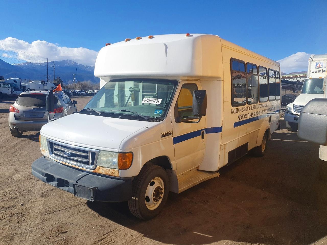 2007 Ford E450 Shuttle Bus - Фото 2