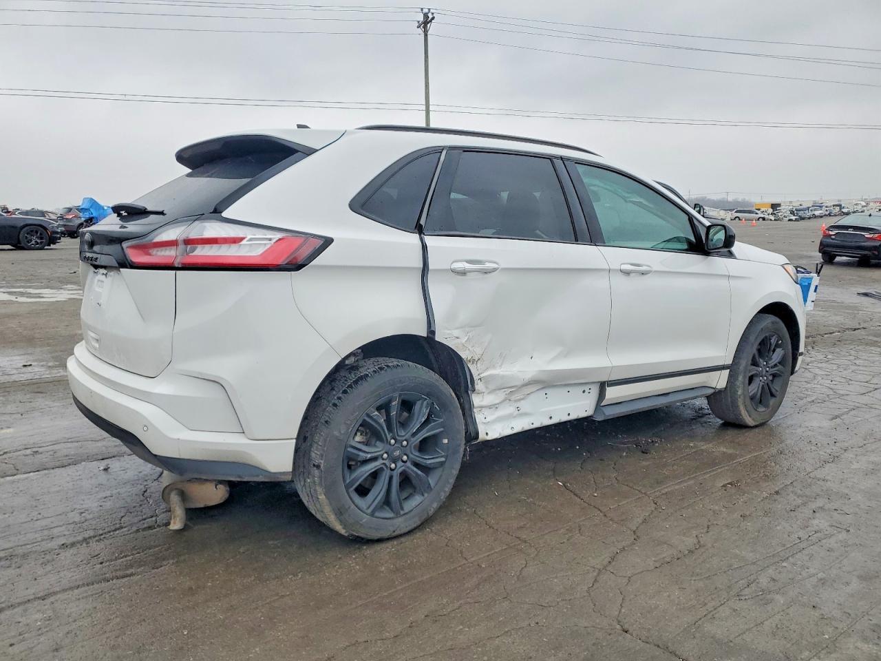 2022 Ford Edge Se - Image 3