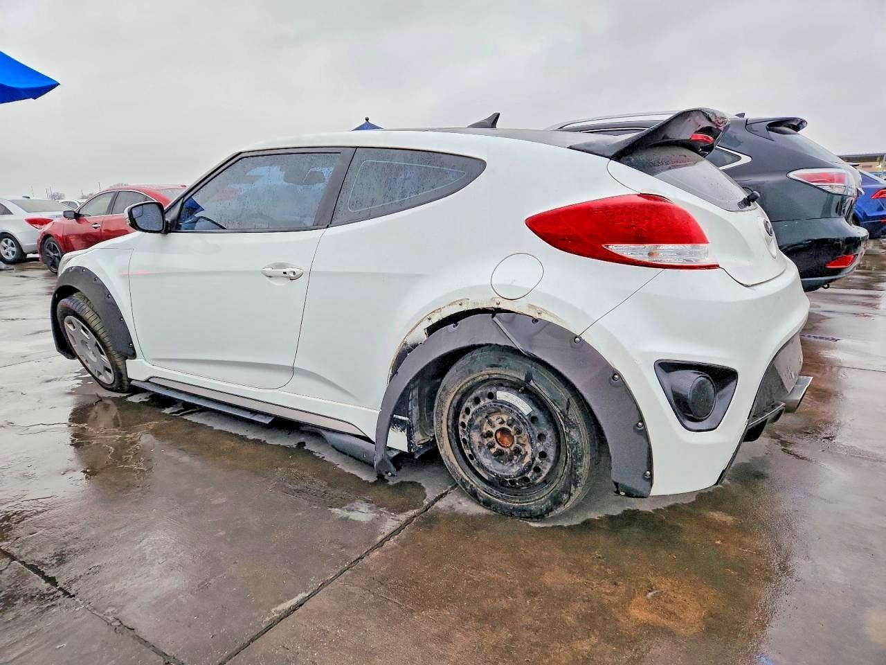 2016 Hyundai Veloster Turbo - Image 2