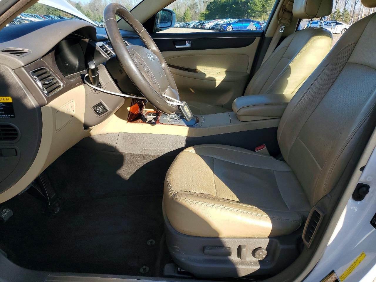 2013 Hyundai Genesis 3.8L - Фото 7