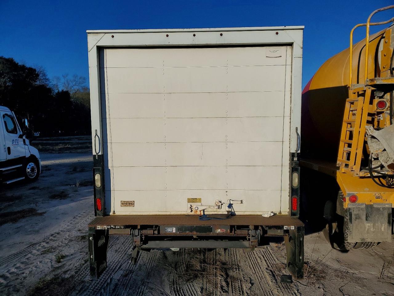 2016 Ford F550 Super Duty Box Truck - Image 6