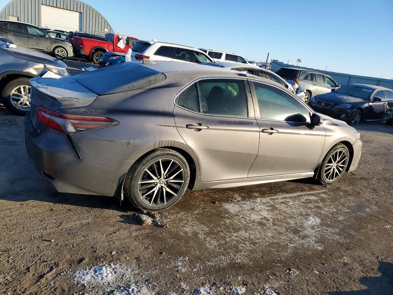 2022 Toyota Camry Se - Фото 3