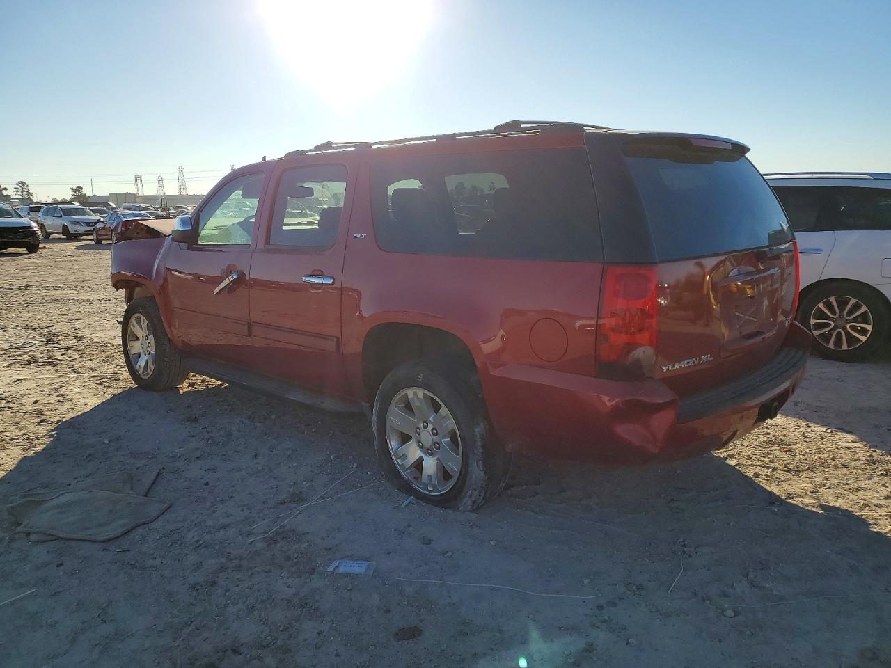 2013 GMC Yukon Xl C1500 Slt - Image 2