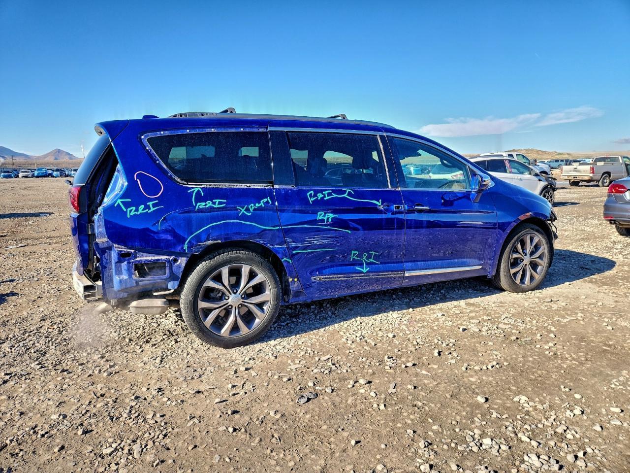 2020 Chrysler Pacifica Limited - Фото 3