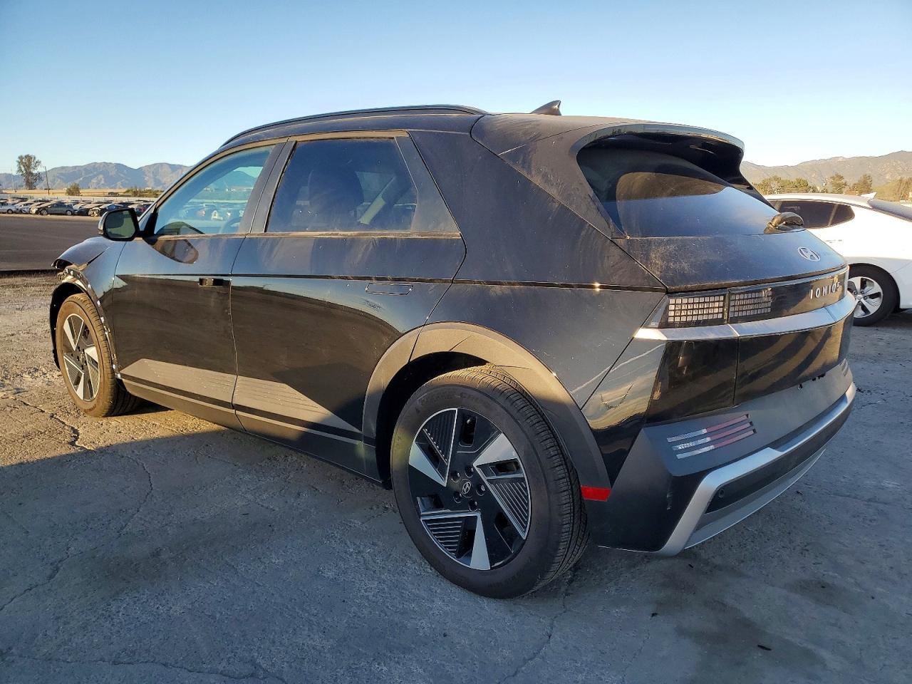 2025 Hyundai Ioniq 5 Sel - Image 2