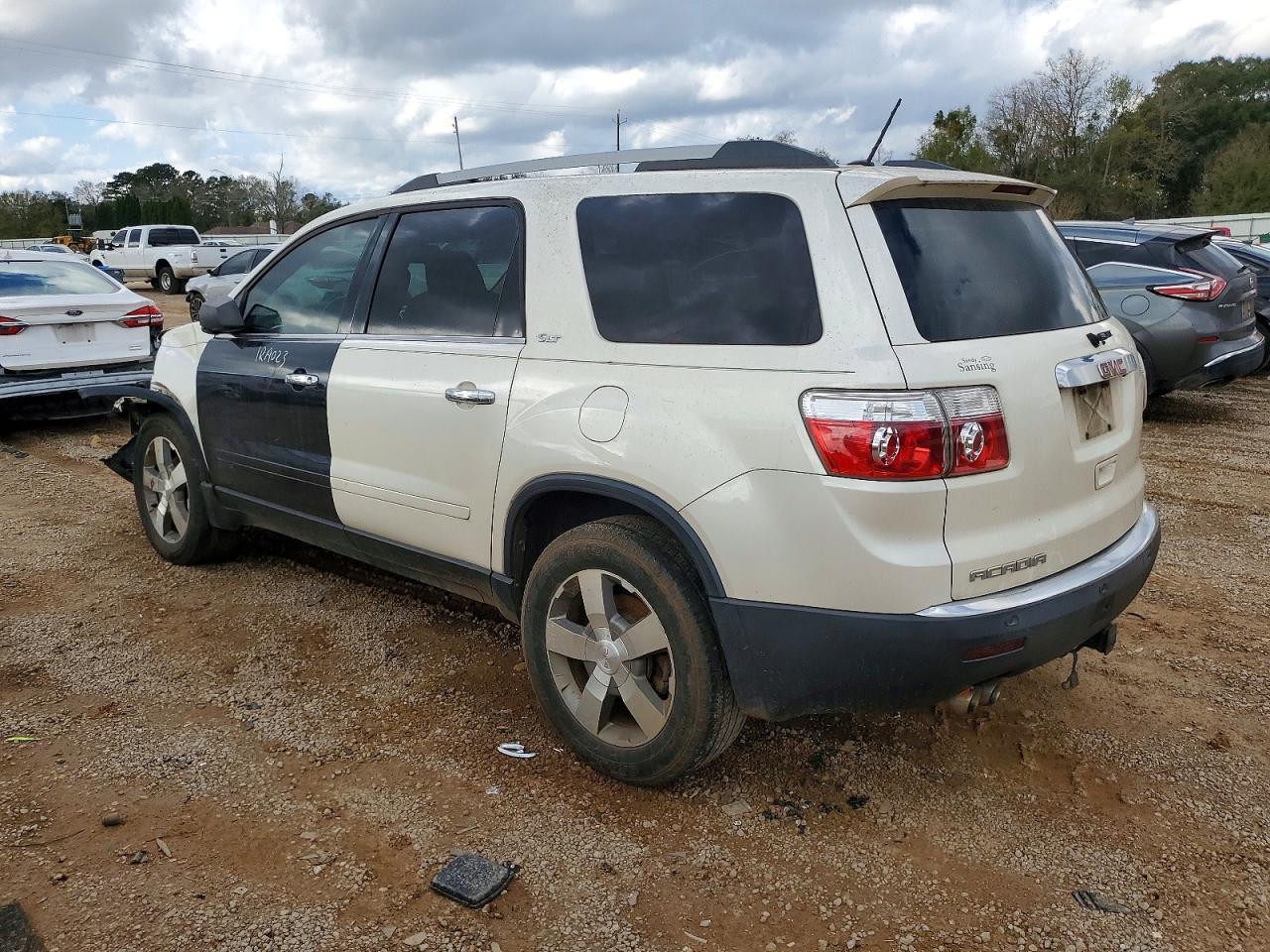 2011 GMC Acadia Slt-1 - Image 2