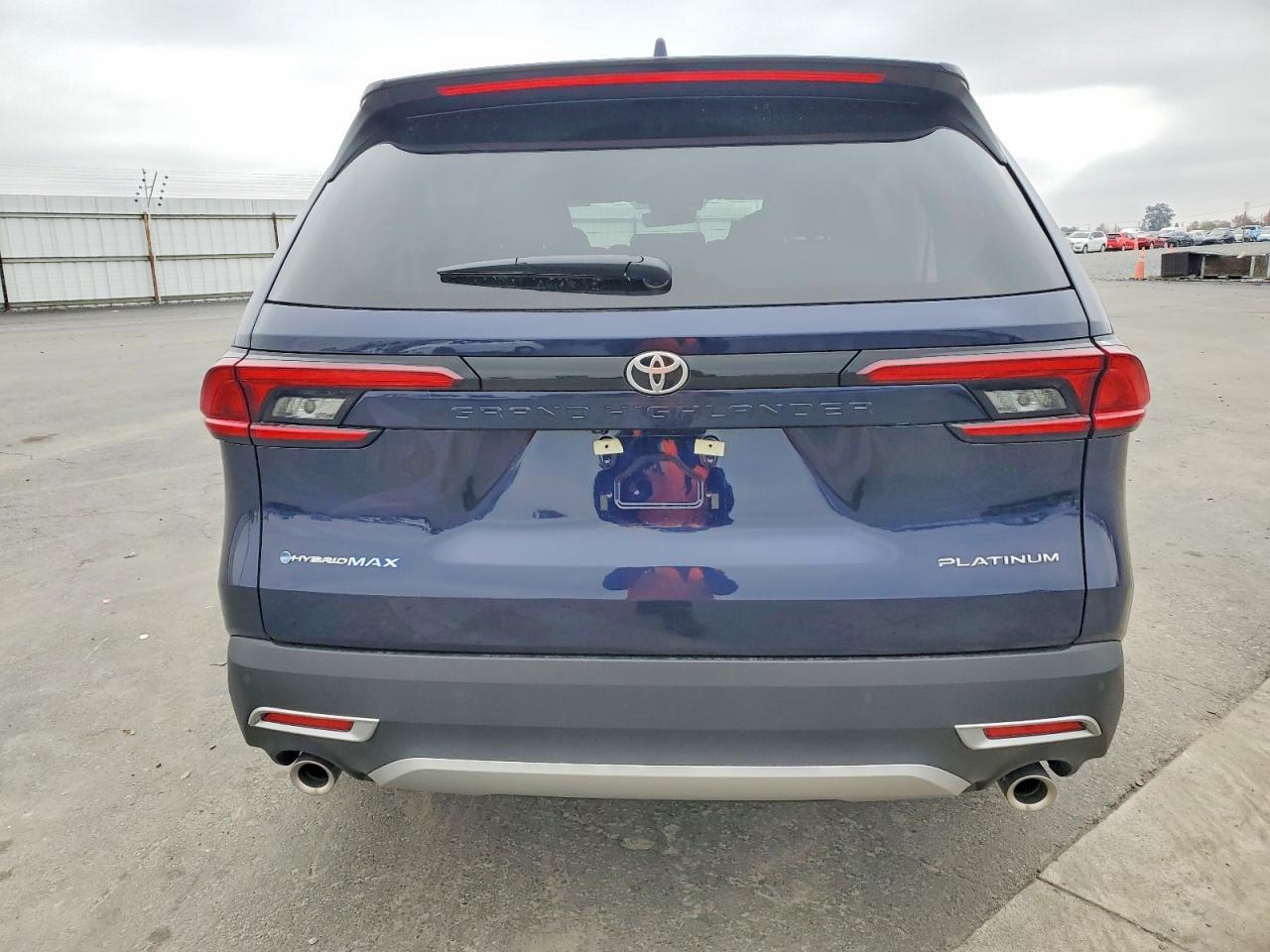 2025 Toyota Grand Highlander Limited - Image 6