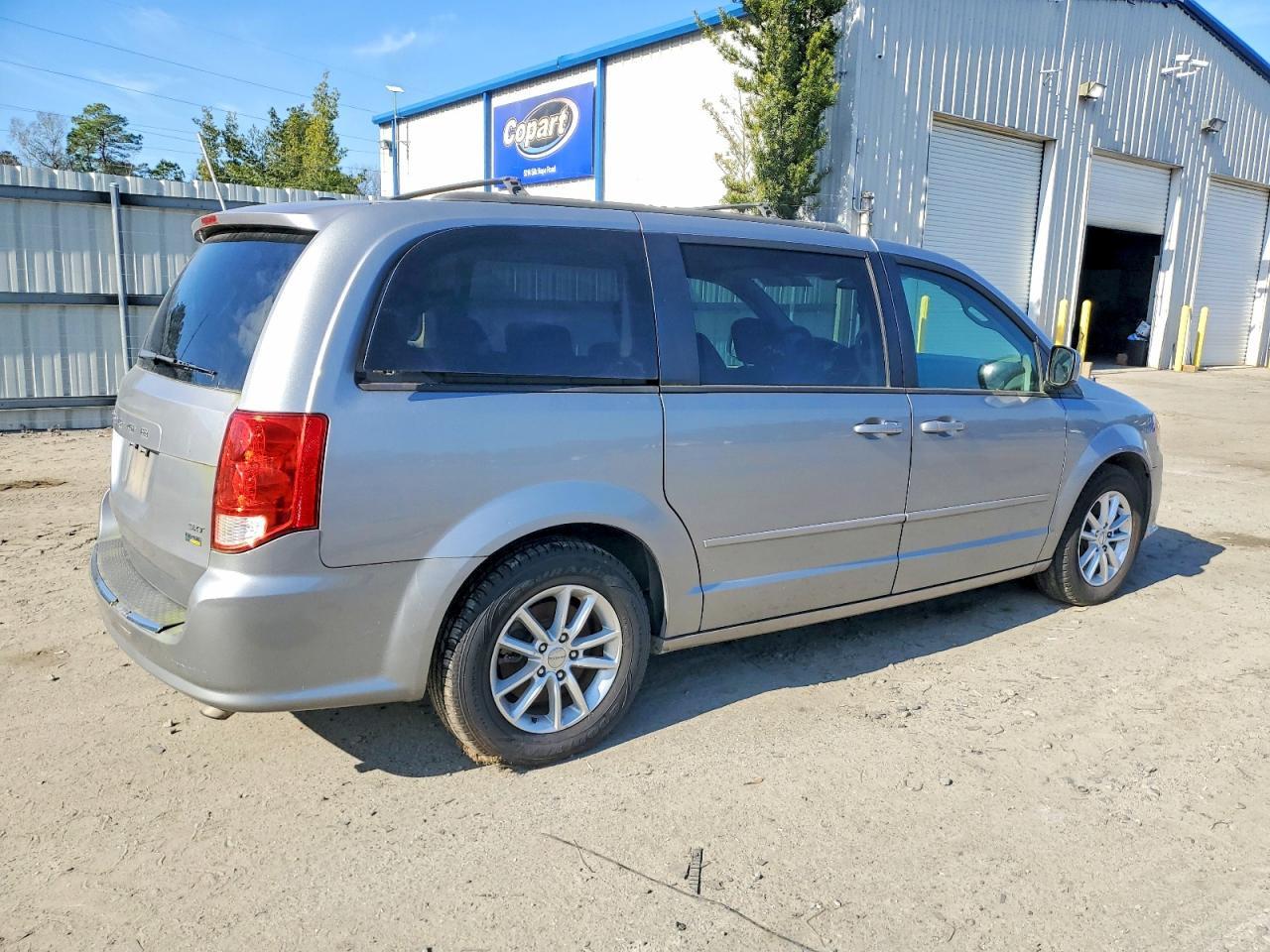 2012 Dodge Caravan - Image 3