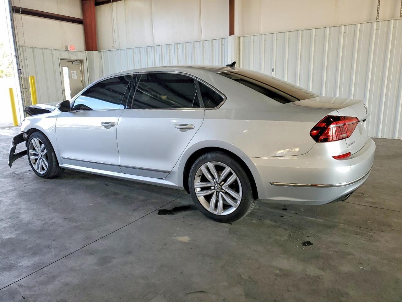 2017 Volkswagen Passat Se - Image 2