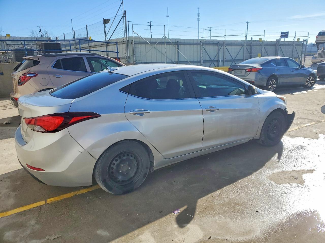 2016 Hyundai Elantra - Фото 3