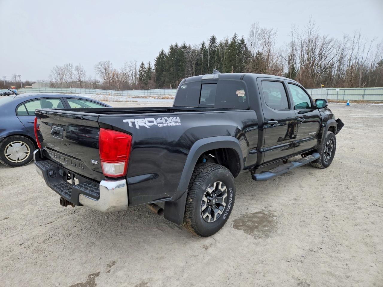 2017 Toyota Tacoma Double Cab - Image 3