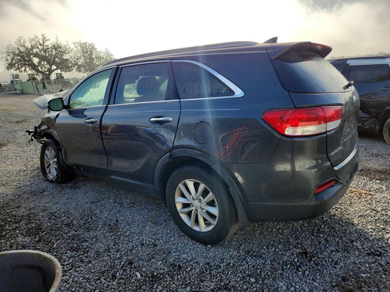 2017 Kia Sorento Lx - Image 2