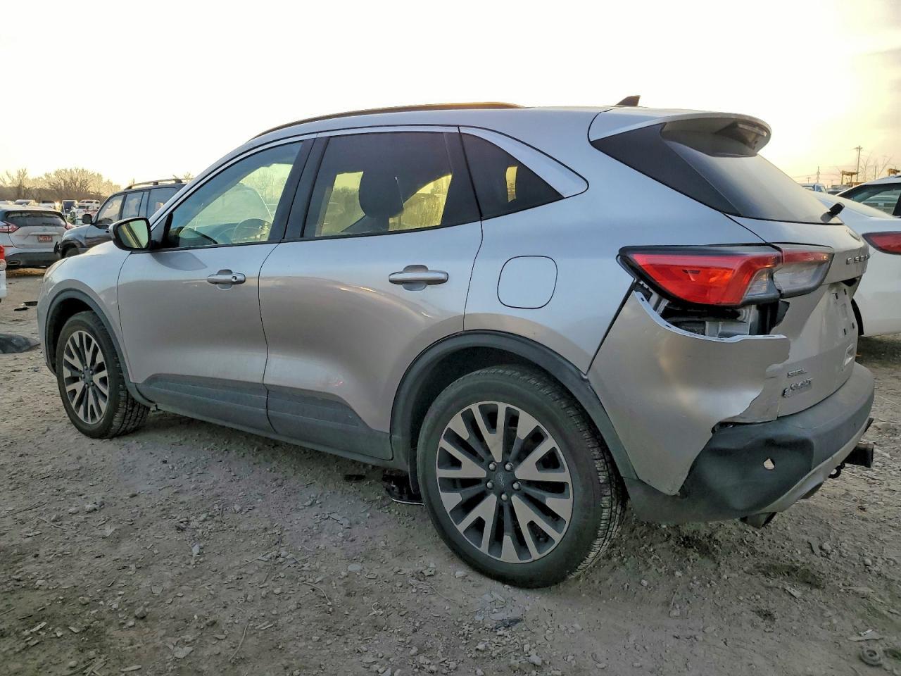 2020 Ford Escape Sel - Фото 2