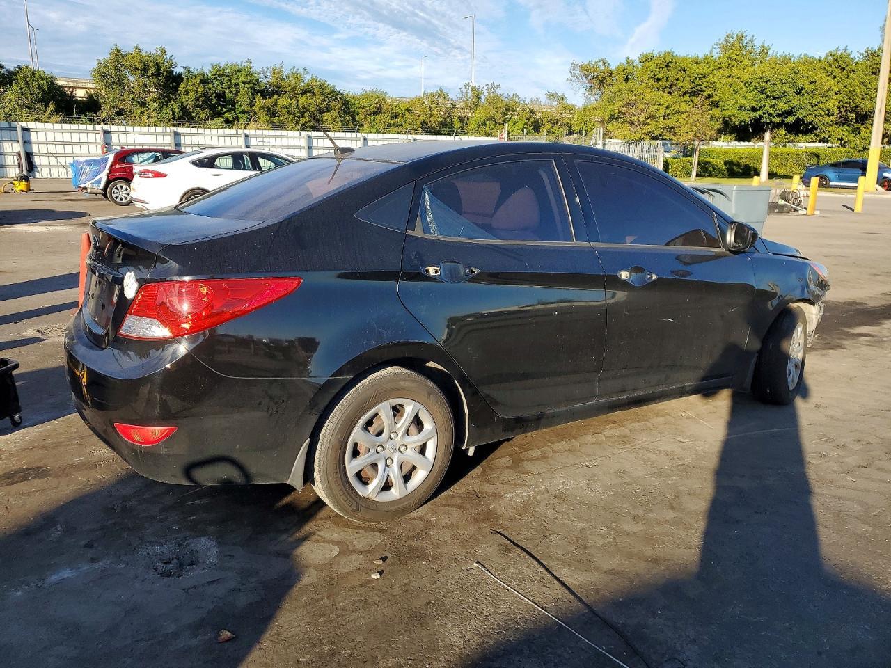 2013 Hyundai Accent Gls - Фото 3