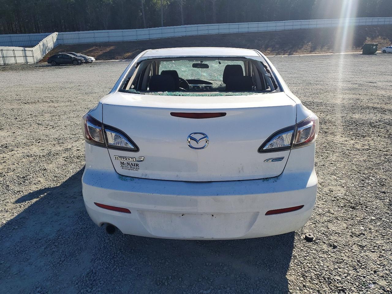 2013 Mazda 3 I - Image 6