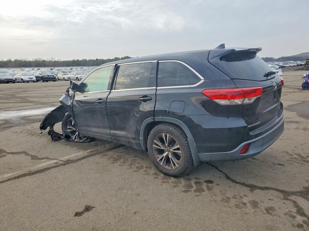 2017 Toyota Highlander Le - Image 2