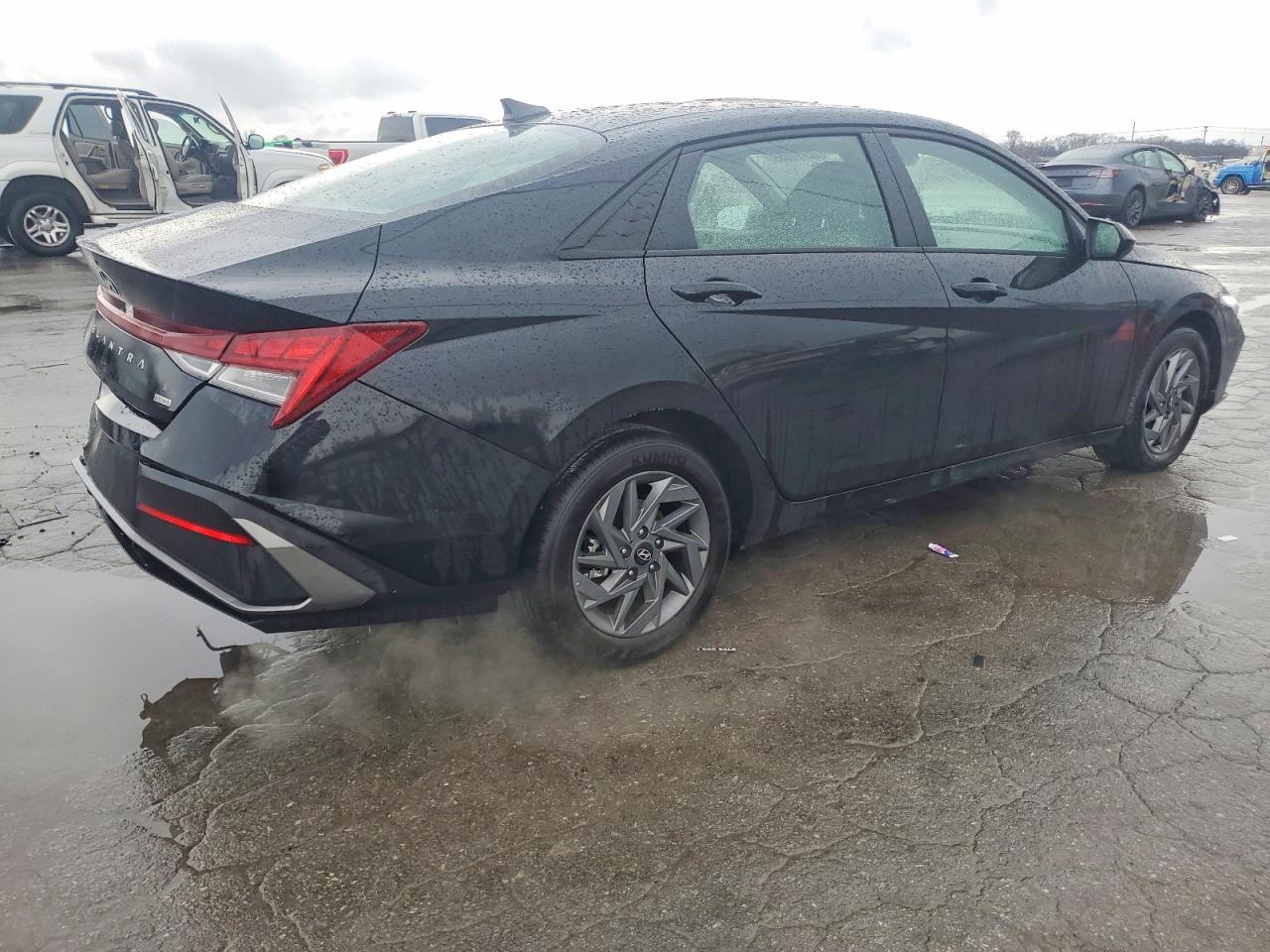 2025 Hyundai Elantra Blue - Фото 3