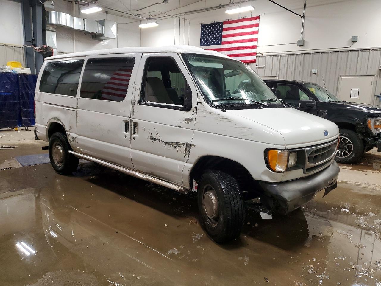 2003 Ford Econoline E350 Super Duty Wagon - Фото 4