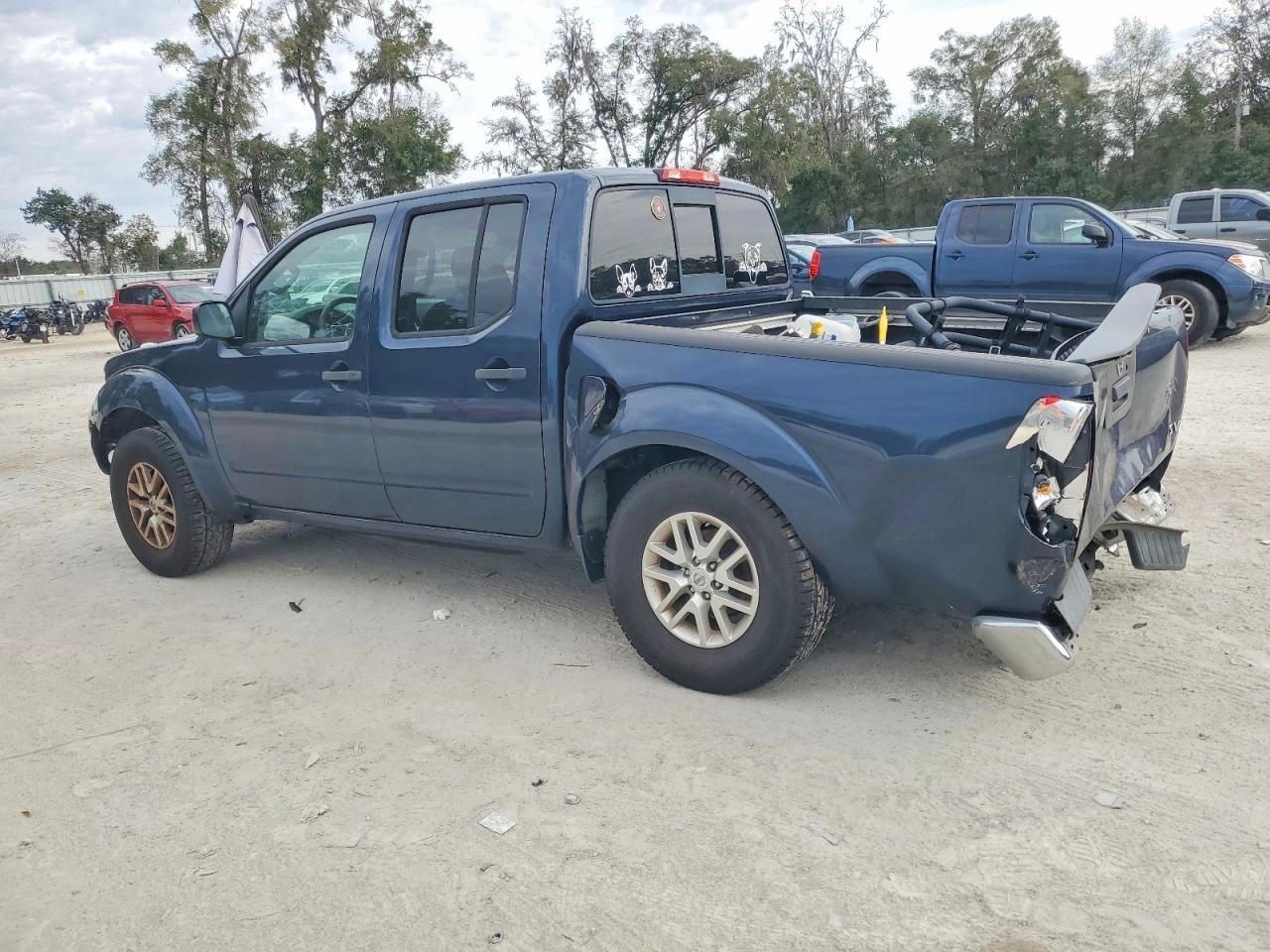 2015 Nissan Frontier S - Image 2