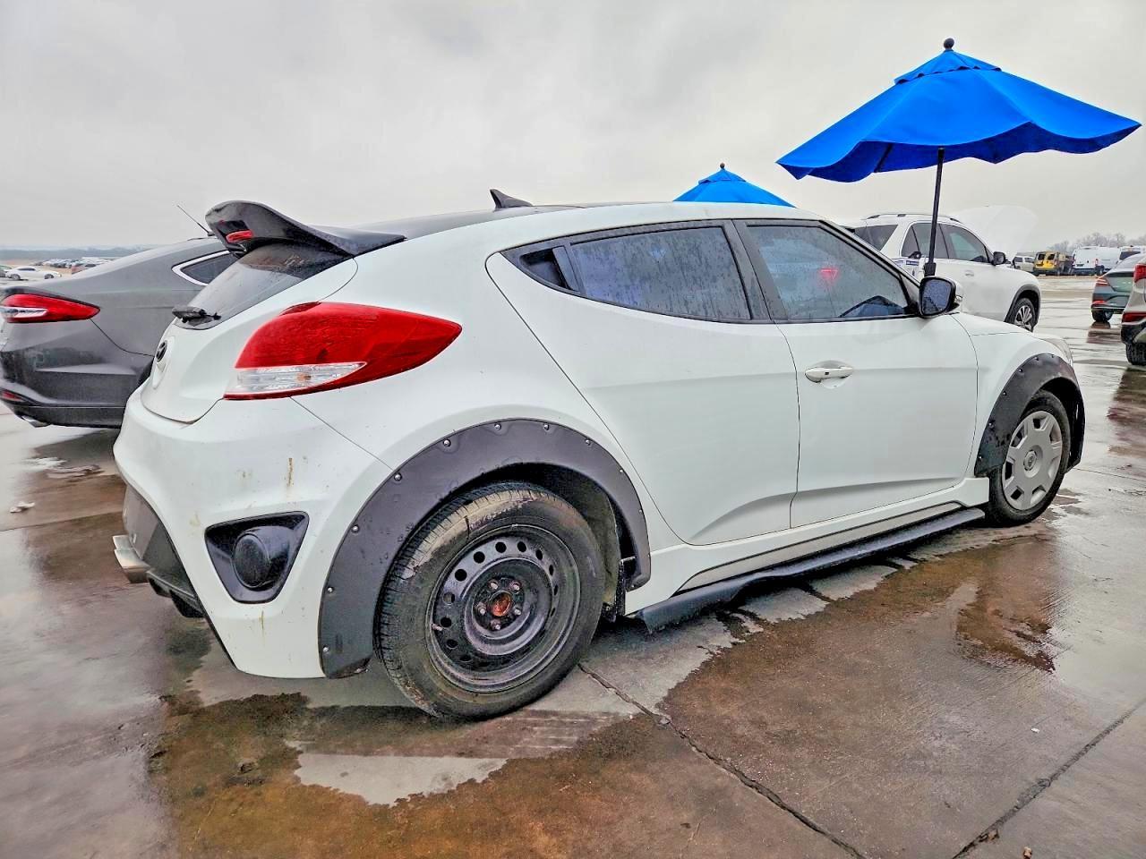 2016 Hyundai Veloster Turbo - Image 3