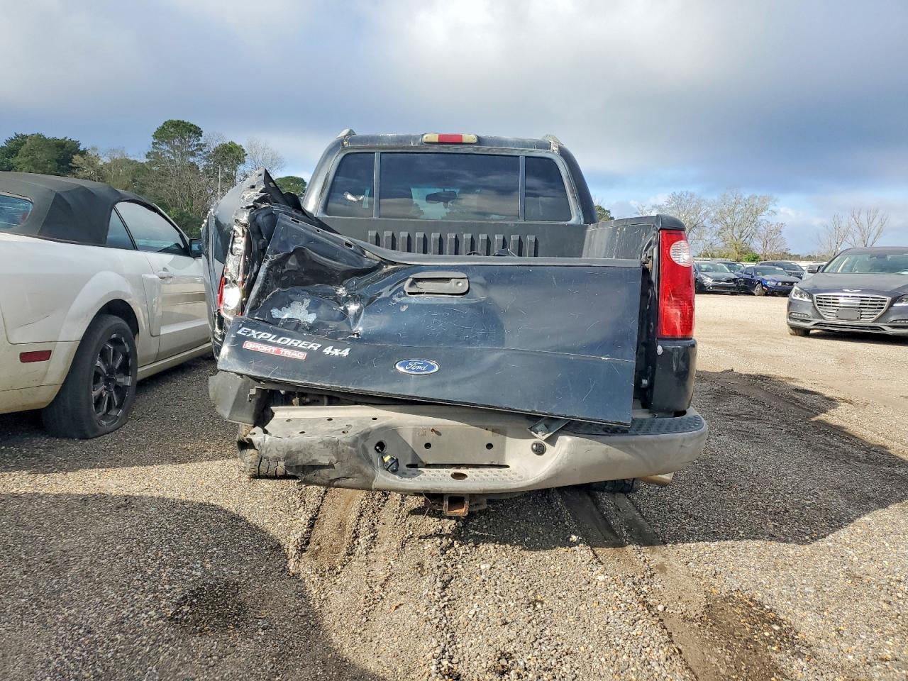 2002 Ford Explorer Sport Trac - Image 6